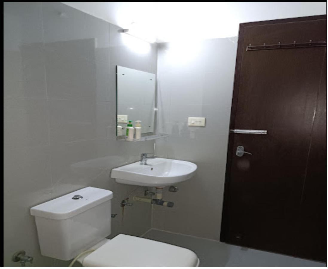 Supreme Guest House By Wb Inn Агра Екстериор снимка