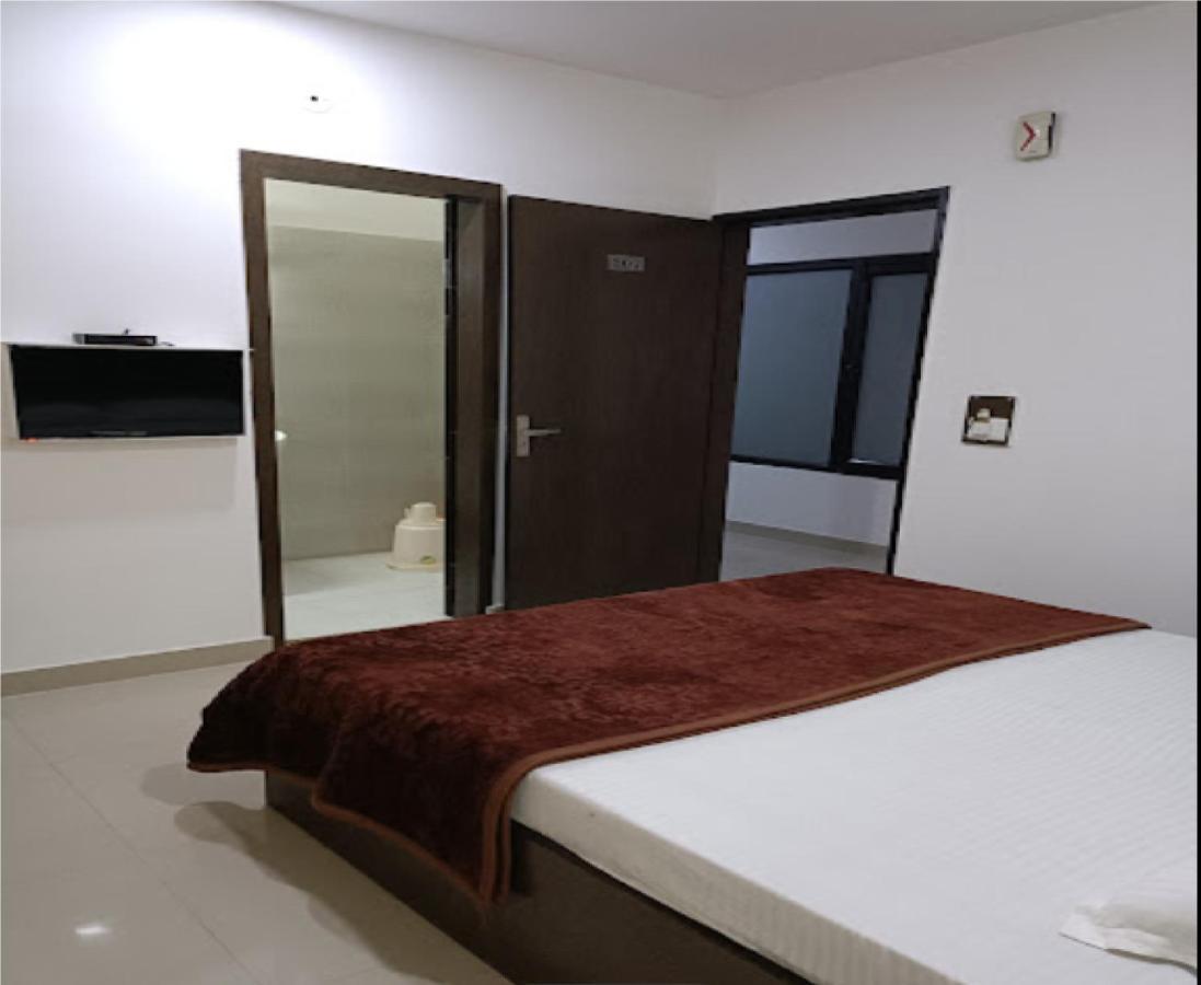 Supreme Guest House By Wb Inn Агра Екстериор снимка