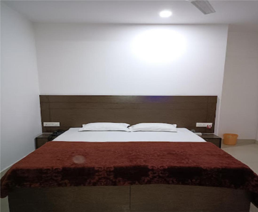 Supreme Guest House By Wb Inn Агра Екстериор снимка